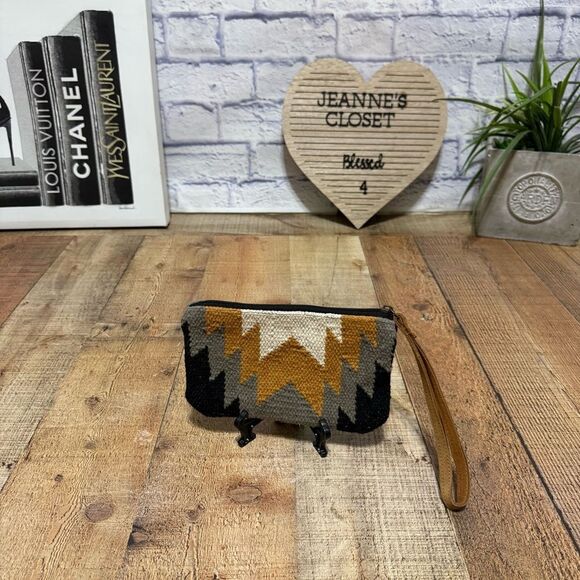 Panache collection WRISTLET - Picture 9 of 13